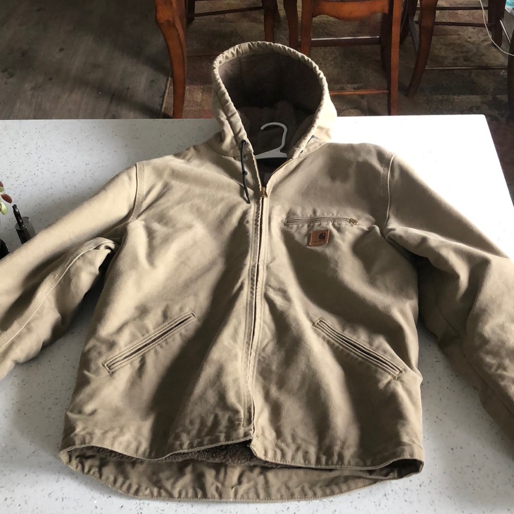 Men’s medium Sherpa lined carhartt jacket